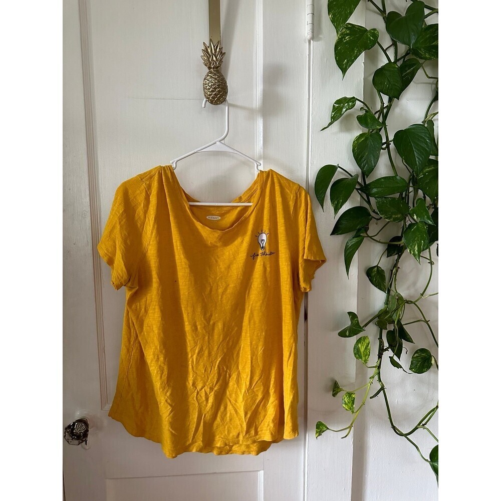 Old Navy Women’s size large FREE THINKER t-shirt